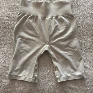 Gymshark Seamless Pale Yellow 8” Biker Shorts